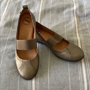 Nurture River size 7.5 flats!